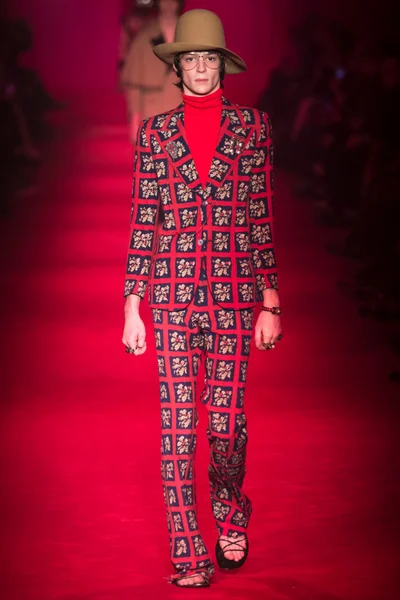 Look 9